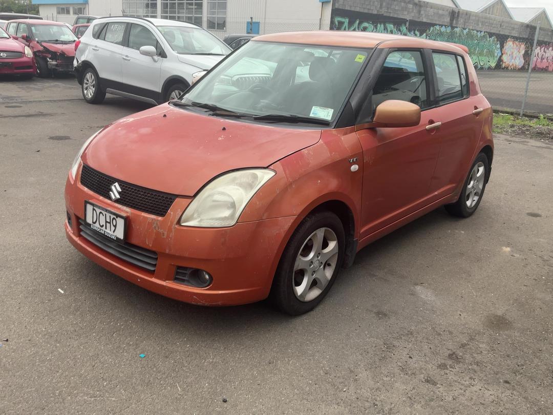 Photo '4' of Suzuki Swift GLX Photo '4' of Suzuki Swift GLX