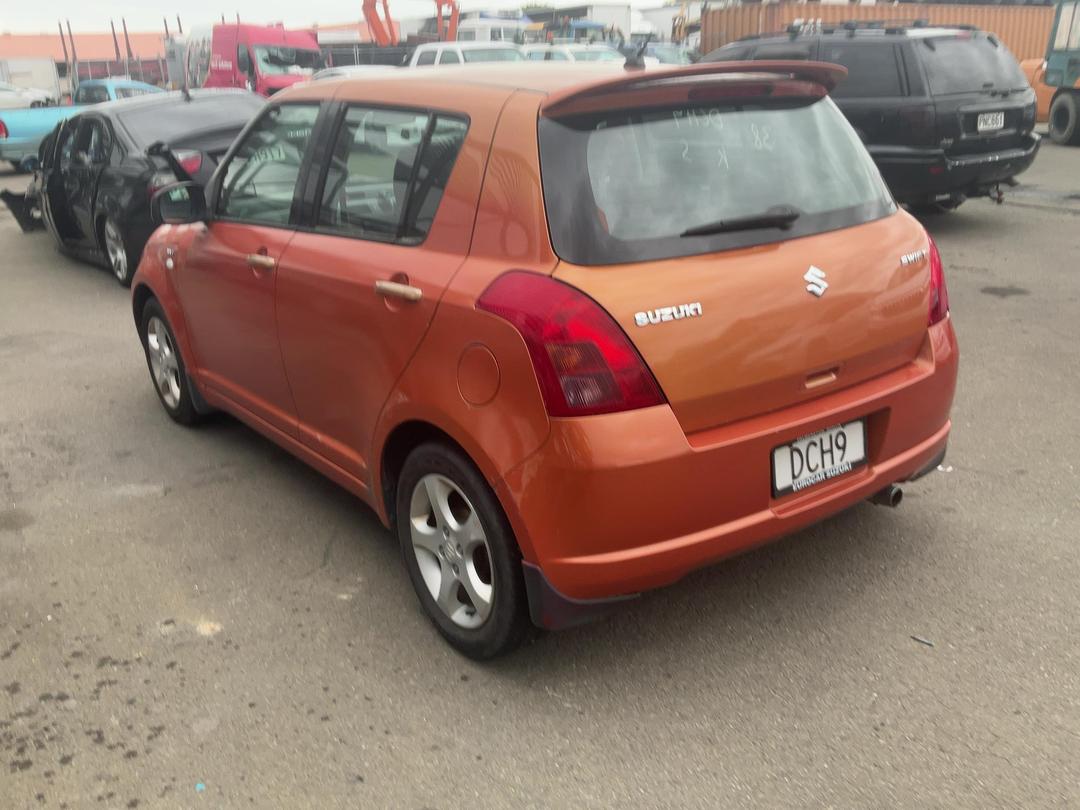 Photo '5' of Suzuki Swift GLX Photo '5' of Suzuki Swift GLX