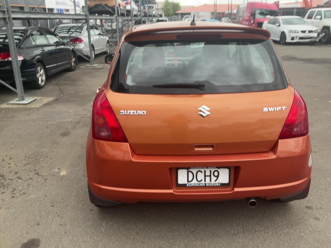 Photo '6' of Suzuki Swift GLX Photo '6' of Suzuki Swift GLX