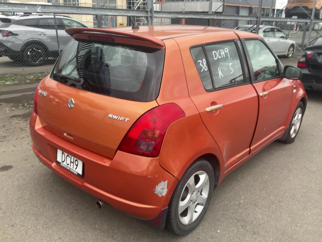 Photo '7' of Suzuki Swift GLX Photo '7' of Suzuki Swift GLX