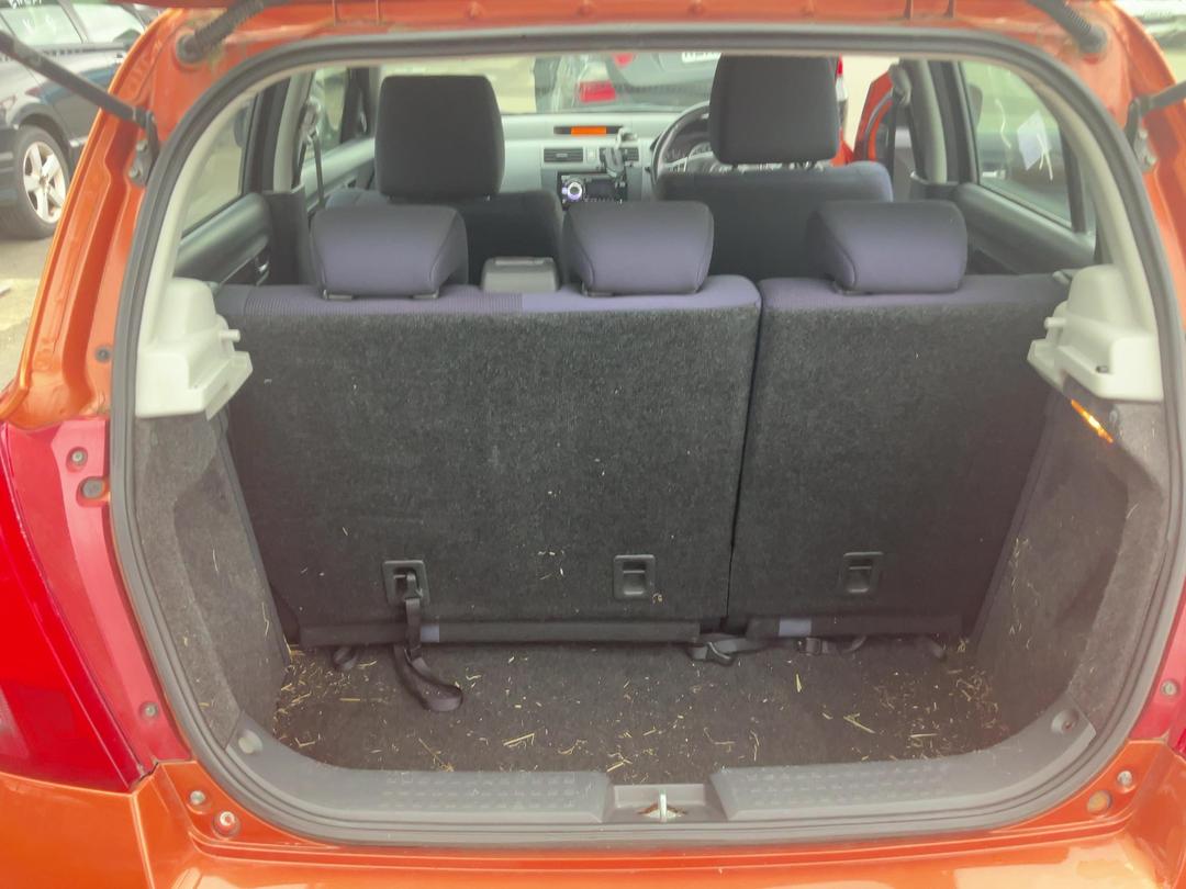 Photo '15' of Suzuki Swift GLX Photo '15' of Suzuki Swift GLX