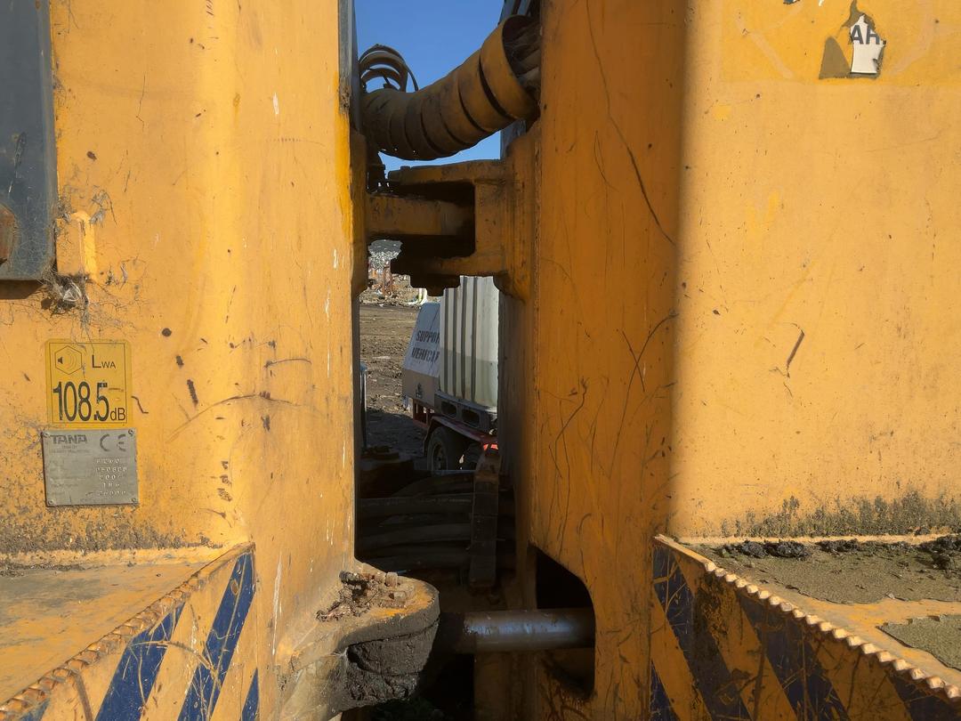 Photo '13' of Tana G260 Bulldozer