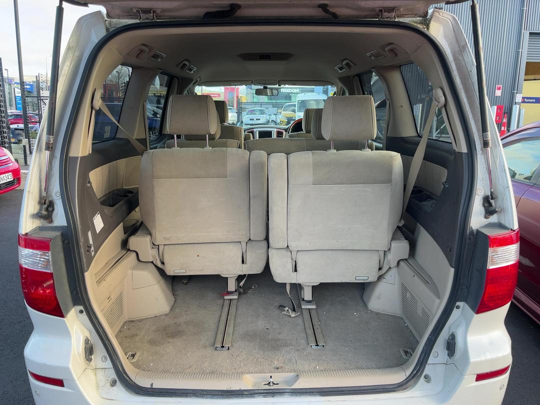 Photo '12' of Toyota Alphard V Photo '12' of Toyota Alphard V
