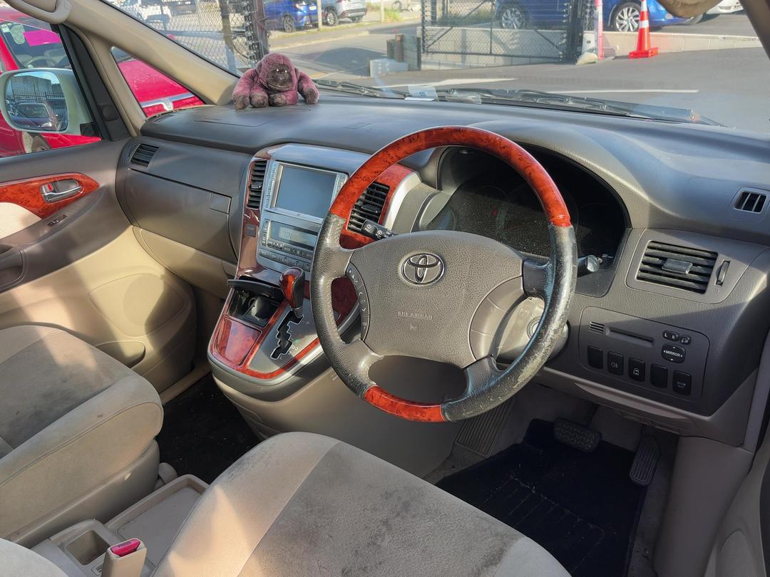 Photo '15' of Toyota Alphard V Photo '15' of Toyota Alphard V