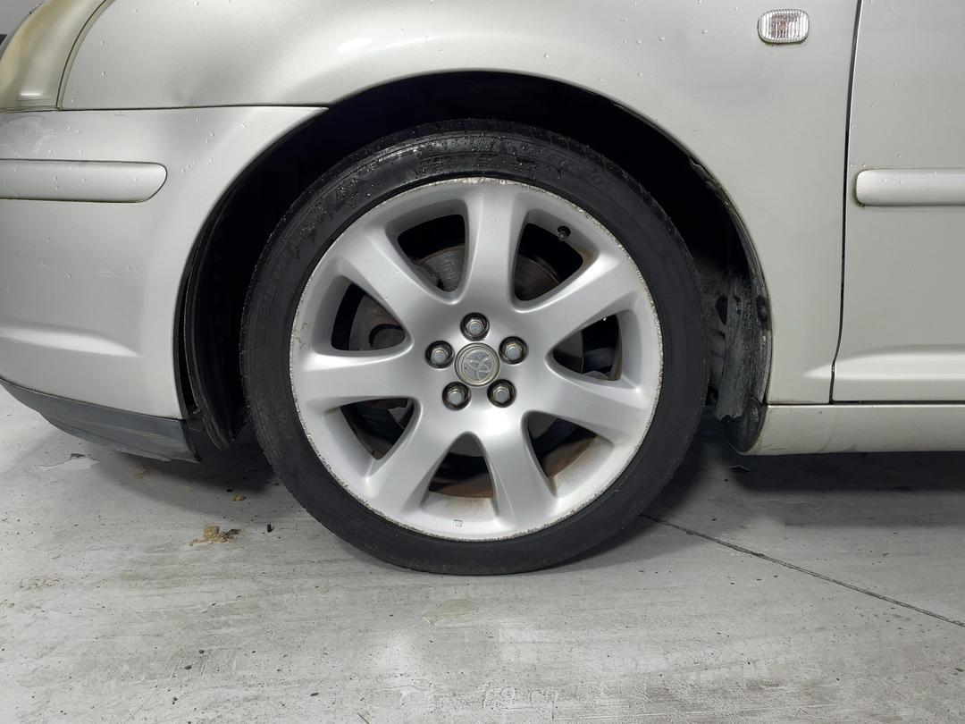 Photo '10' of Toyota Avensis