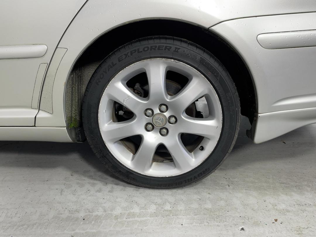 Photo '11' of Toyota Avensis