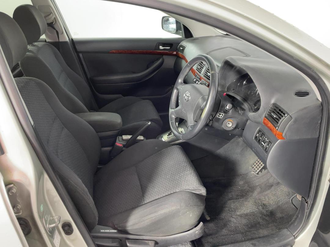 Photo '16' of Toyota Avensis