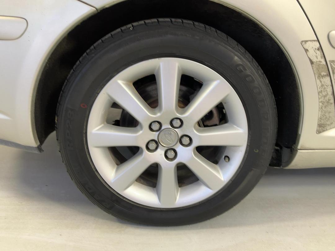 Photo '12' of Toyota Avensis