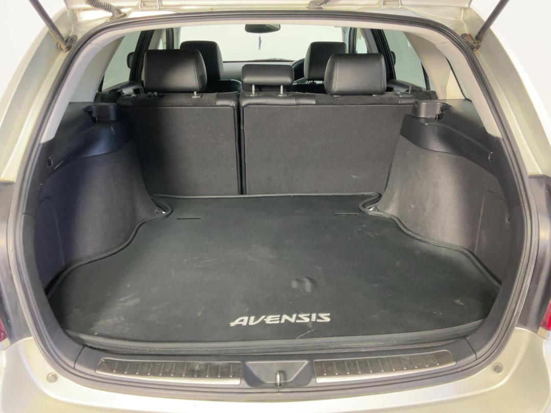 Photo '14' of Toyota Avensis