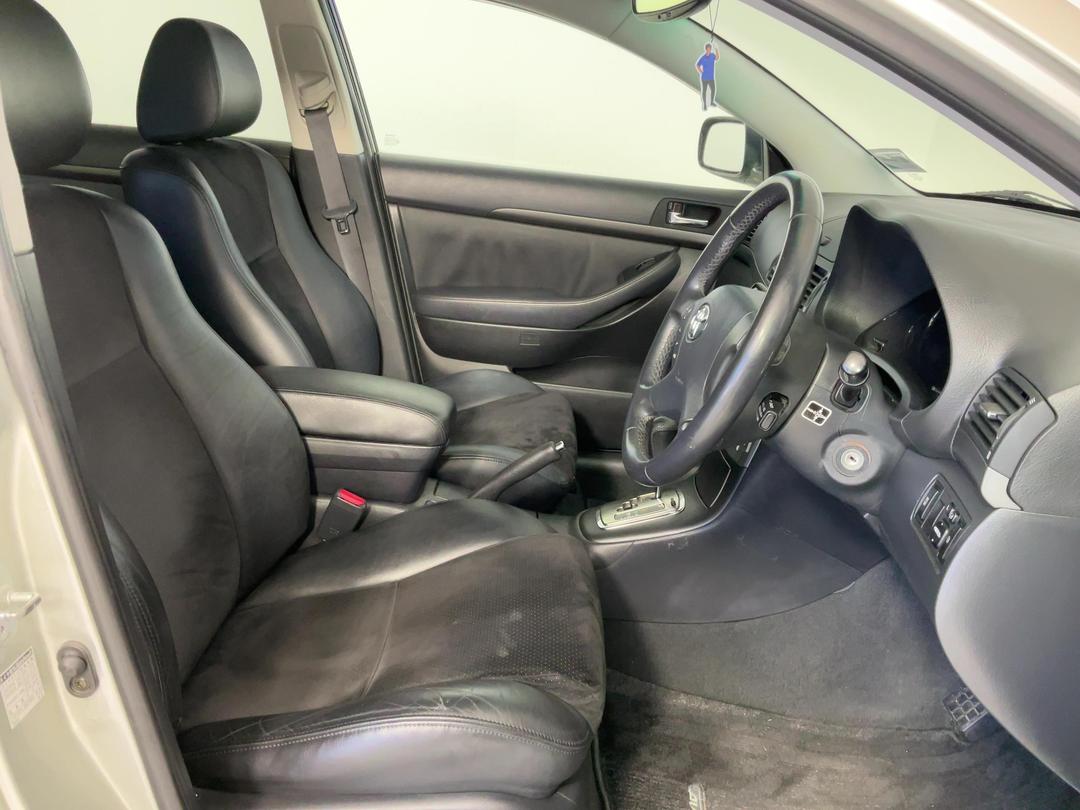 Photo '16' of Toyota Avensis