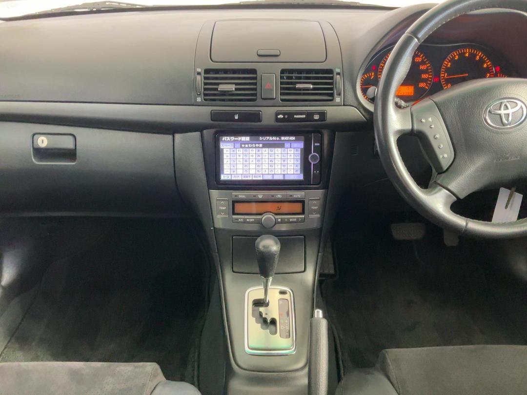 Photo '18' of Toyota Avensis