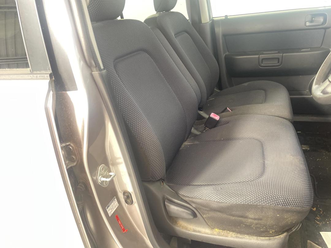 Photo '13' of Toyota BB