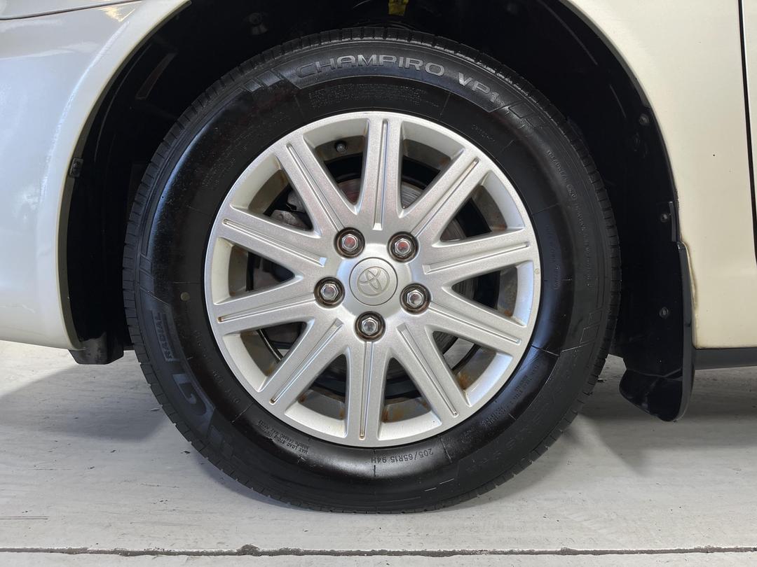 Photo '10' of Toyota Camry