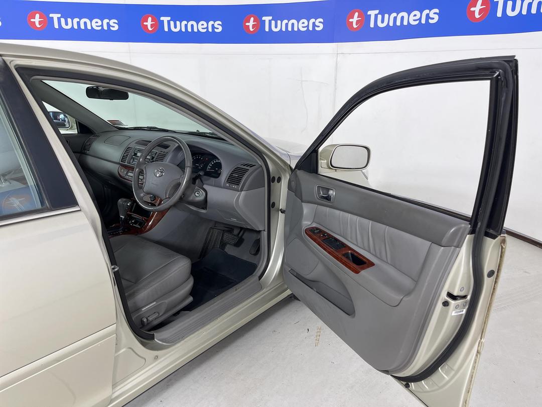 Photo '15' of Toyota Camry