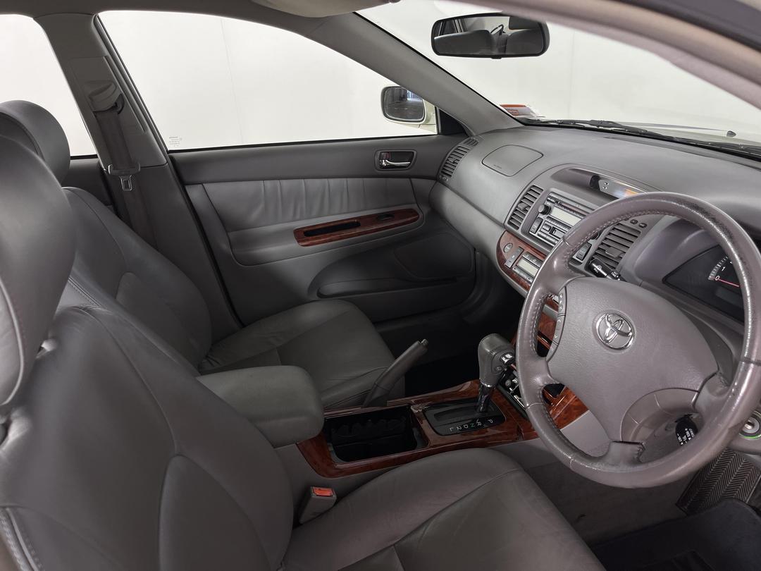 Photo '16' of Toyota Camry