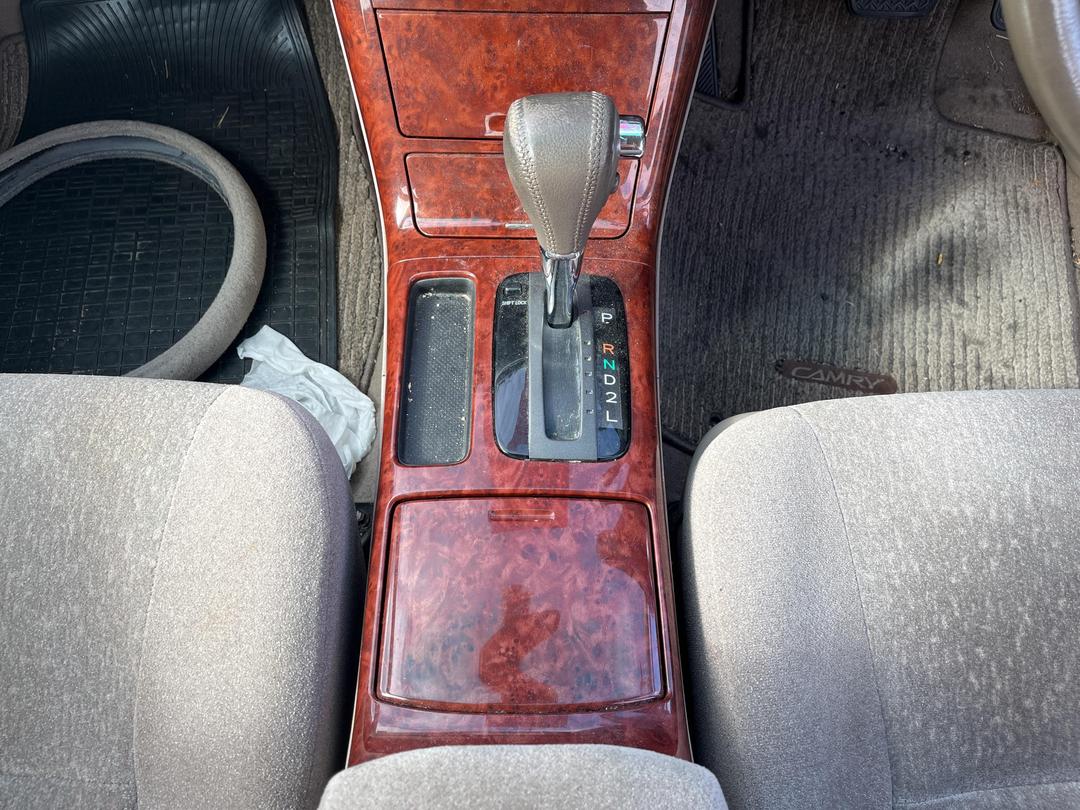 Photo '16' of Toyota Camry