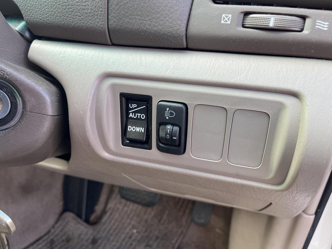 Photo '28' of Toyota Camry