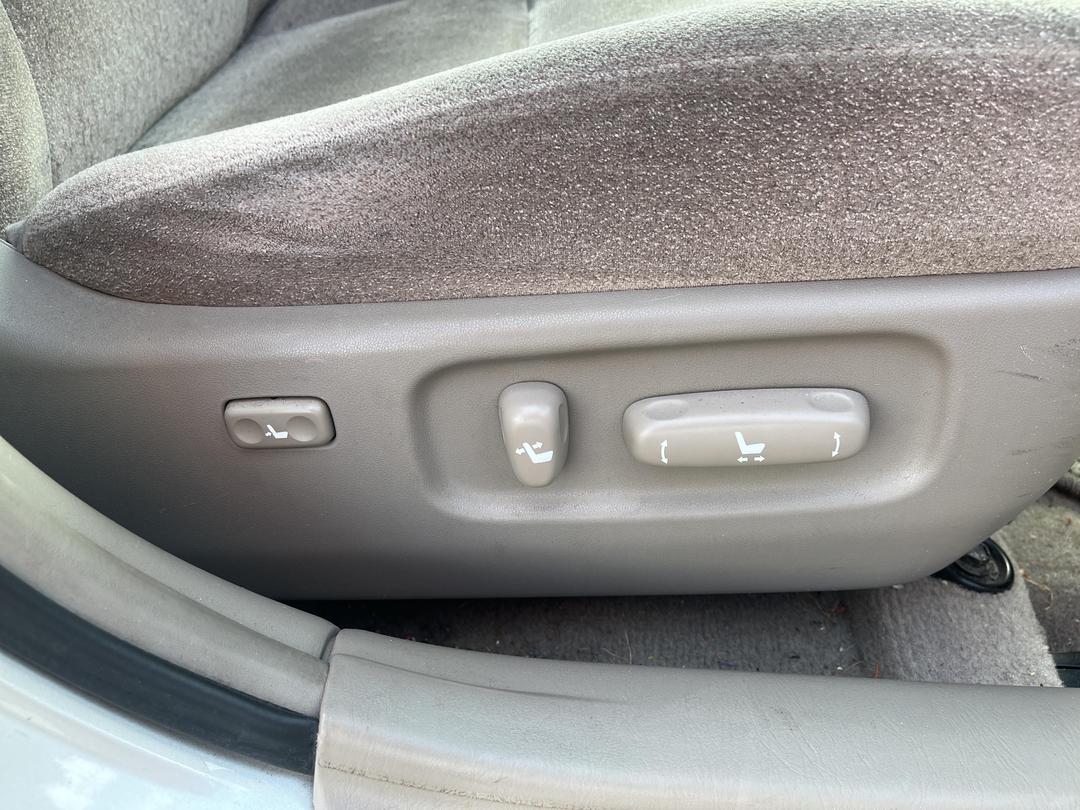 Photo '27' of Toyota Camry