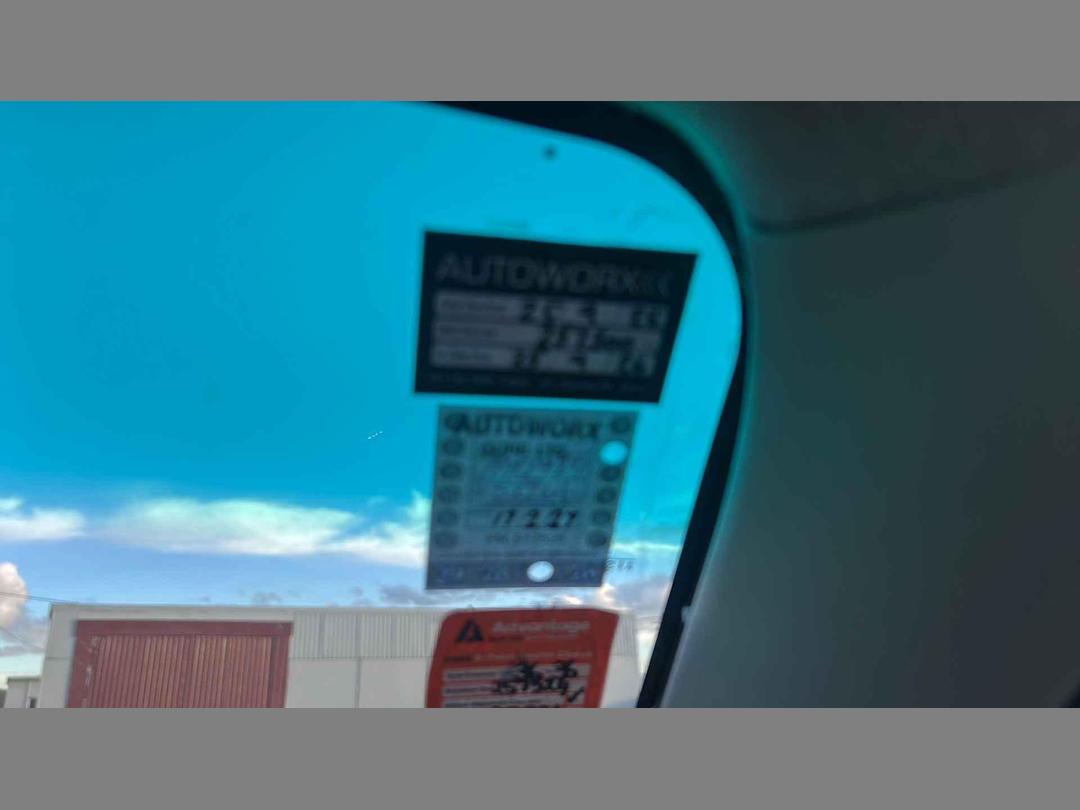 Photo '10' of Toyota Hiace