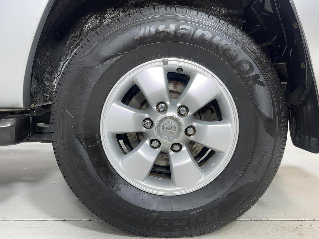Photo '11' of Toyota Hilux