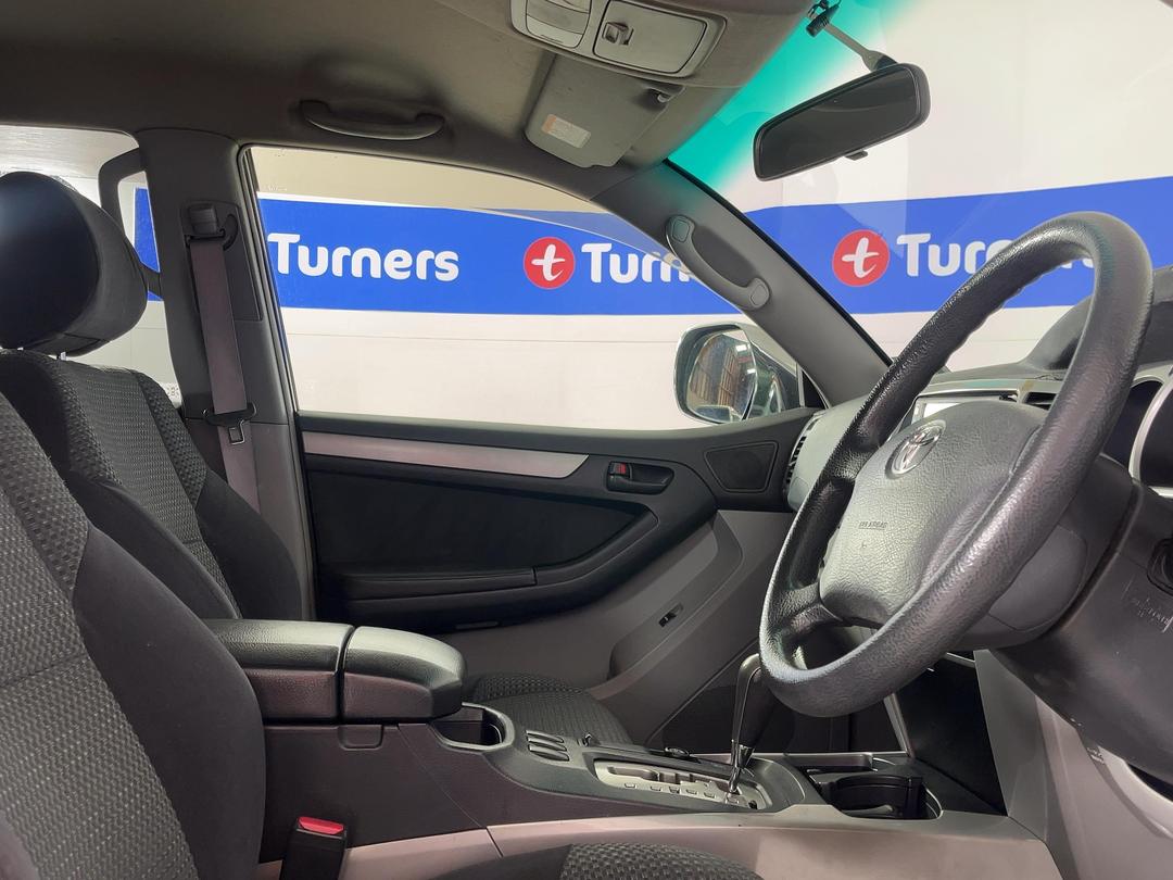 Photo '16' of Toyota Hilux