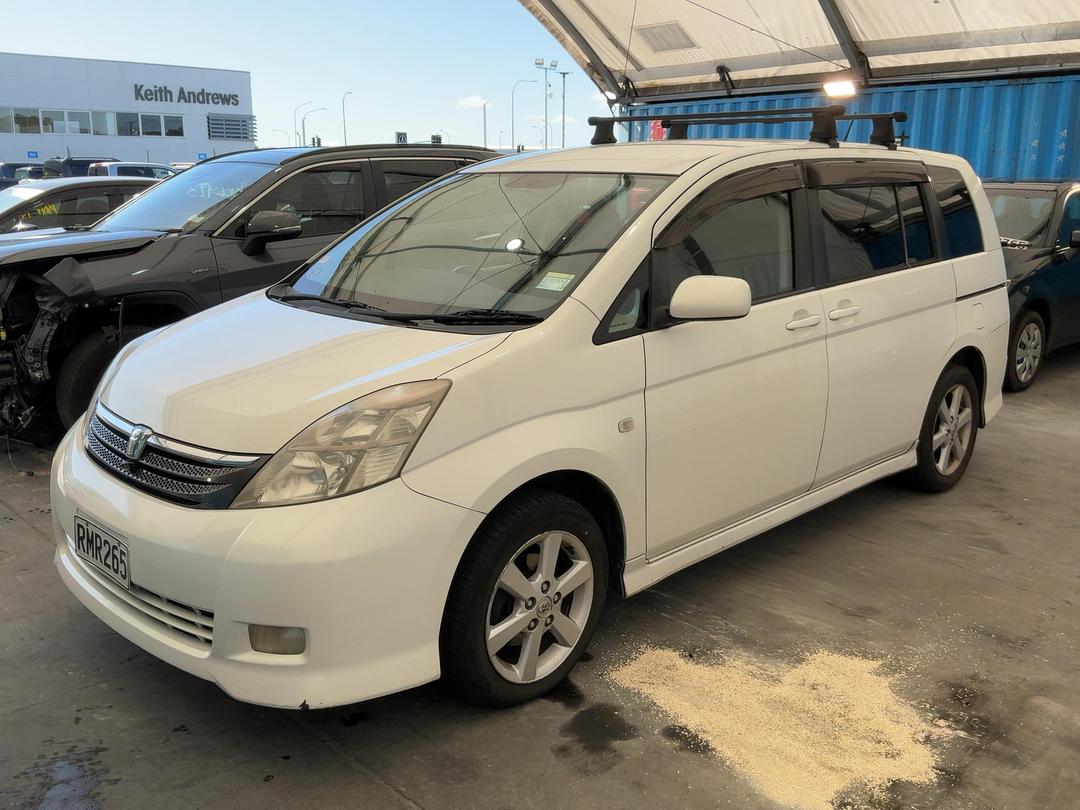 Photo '6' of Toyota Isis Photo '6' of Toyota Isis