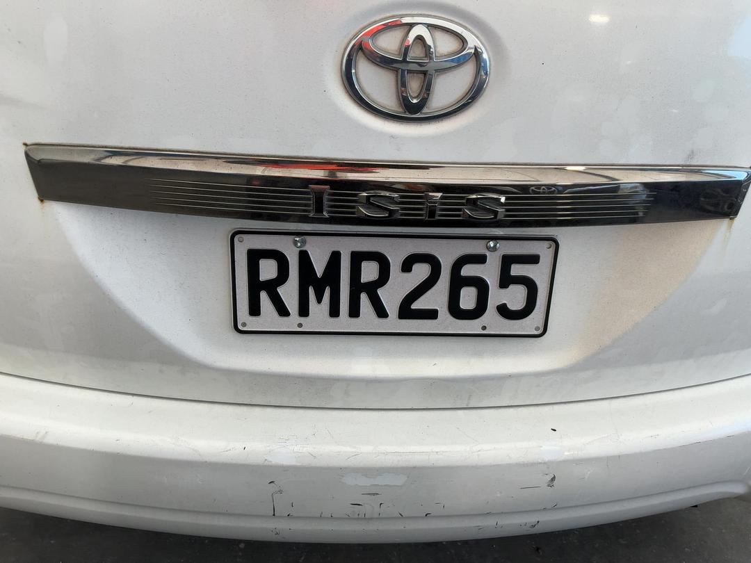 Photo '31' of Toyota Isis Photo '31' of Toyota Isis