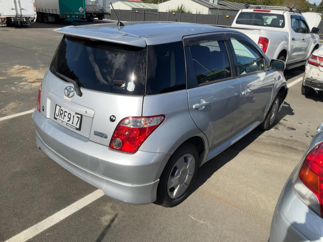 Photo '4' of Toyota IST