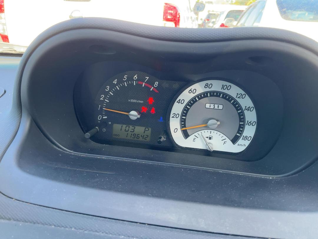 Photo '11' of Toyota IST