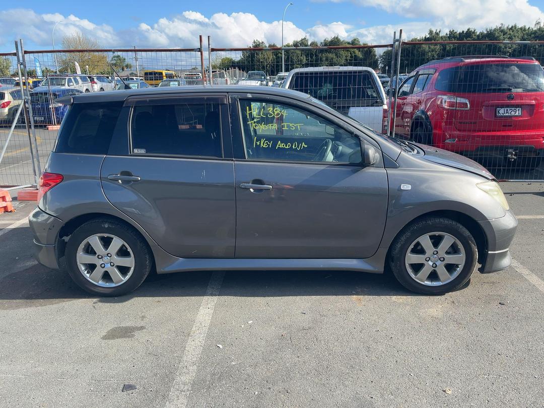 Photo '6' of Toyota IST