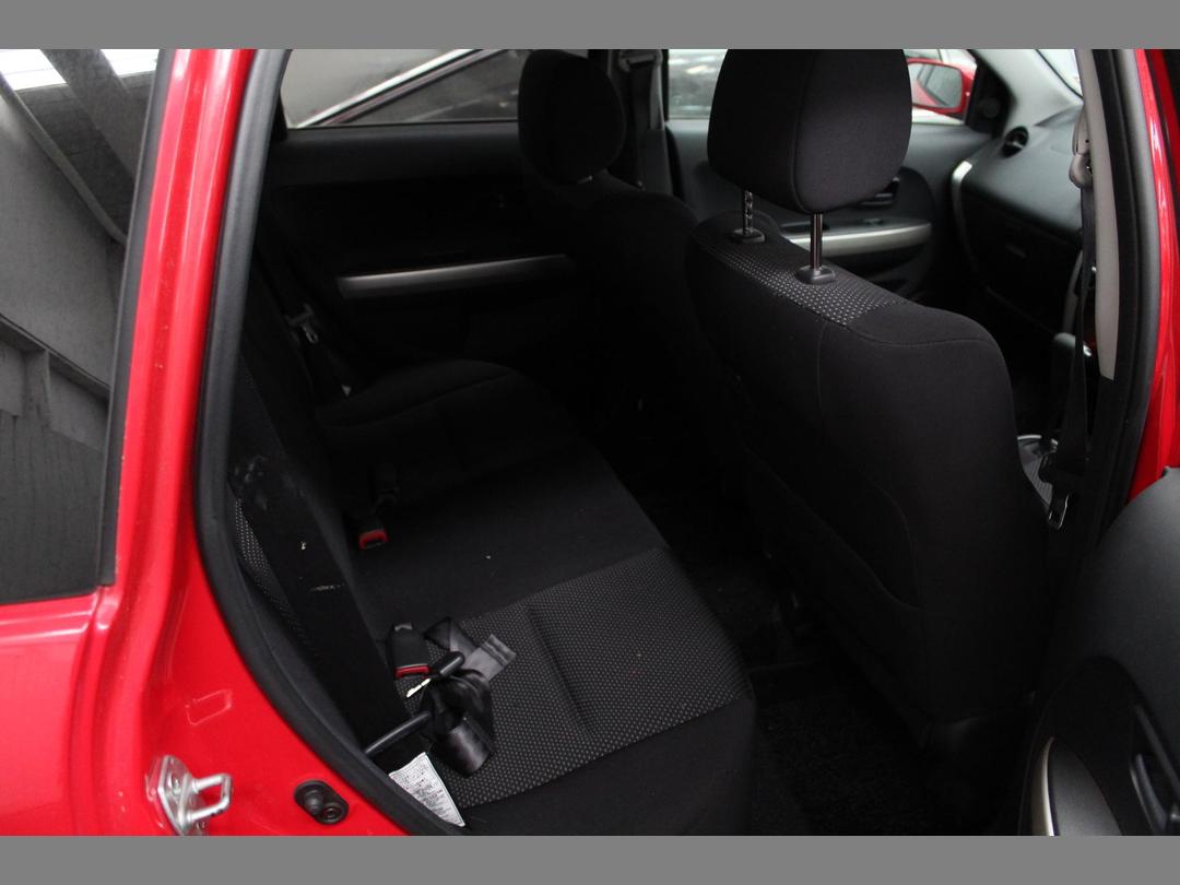 Photo '11' of Toyota IST