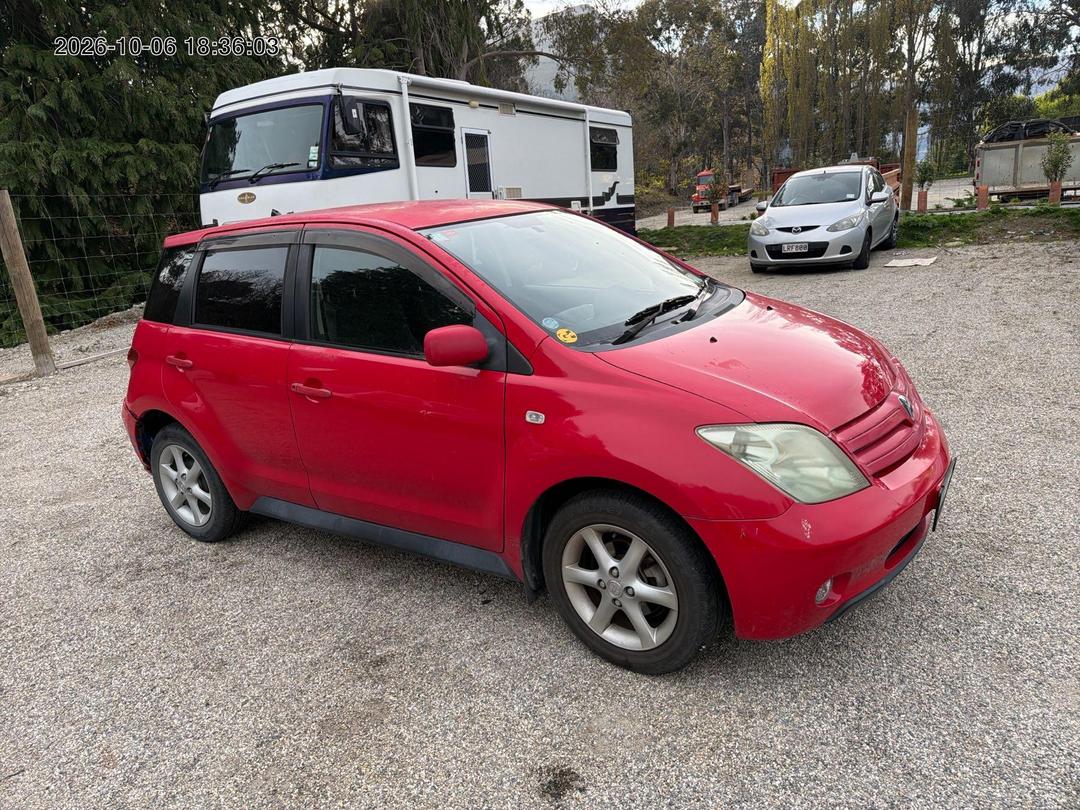 Photo '2' of Toyota IST Photo '2' of Toyota IST