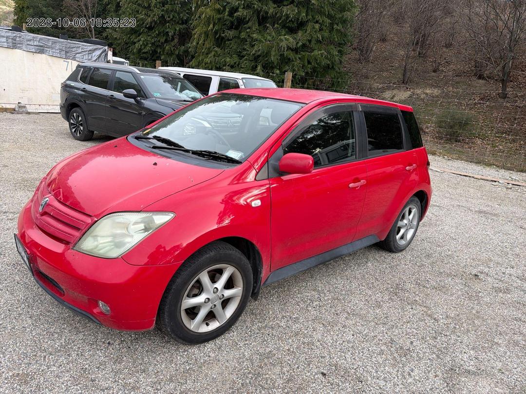 Photo '3' of Toyota IST Photo '3' of Toyota IST
