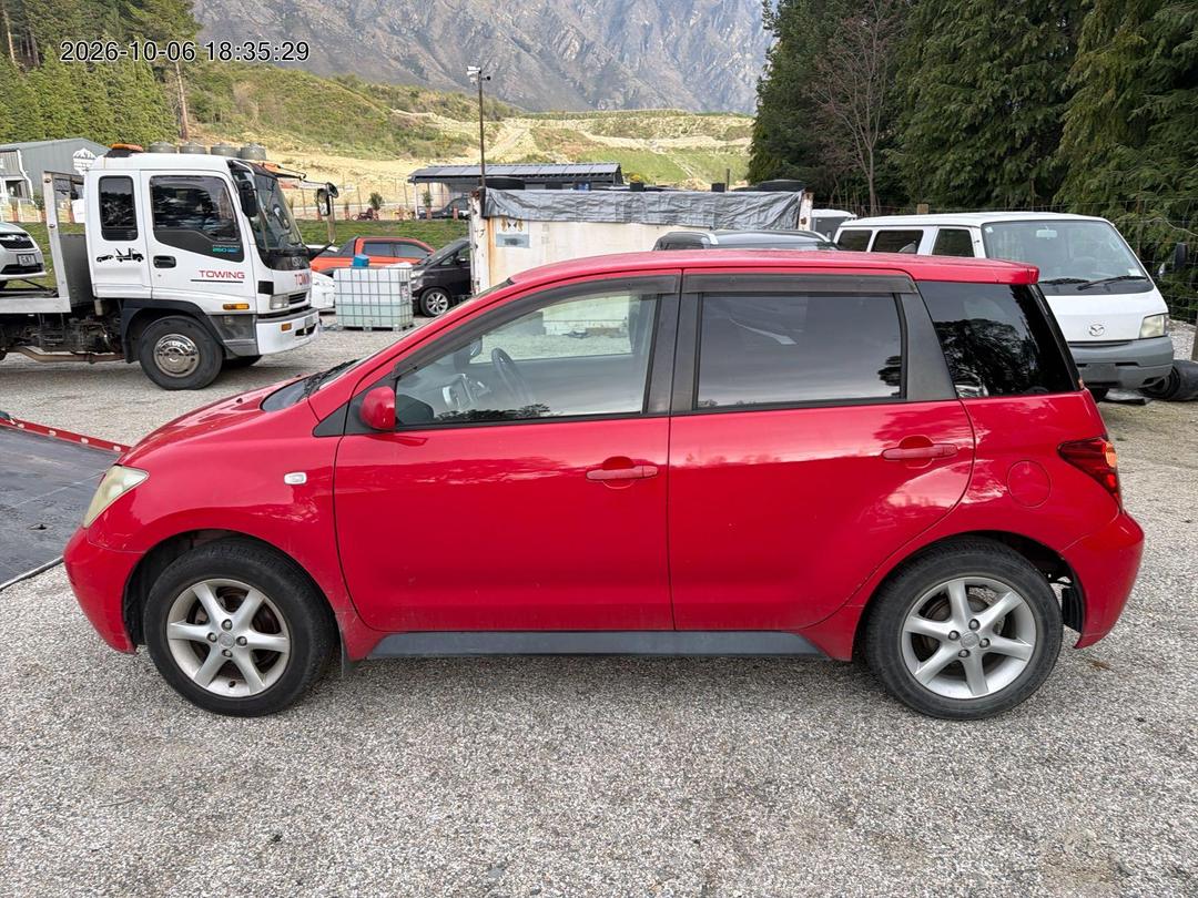 Photo '4' of Toyota IST Photo '4' of Toyota IST