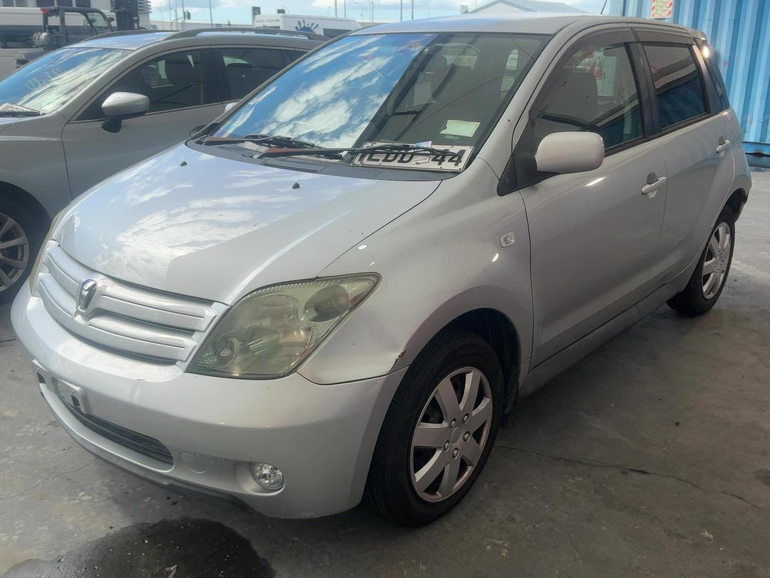 Photo '3' of Toyota IST Photo '3' of Toyota IST