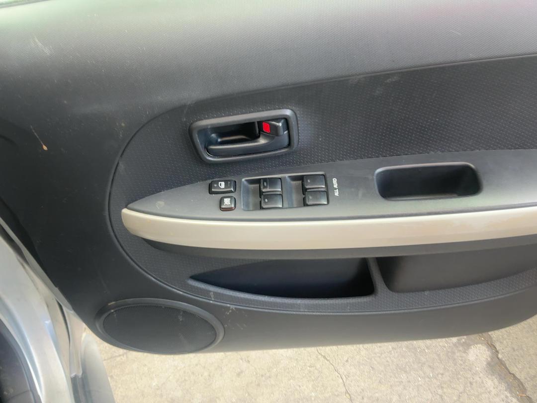 Photo '8' of Toyota IST Photo '8' of Toyota IST