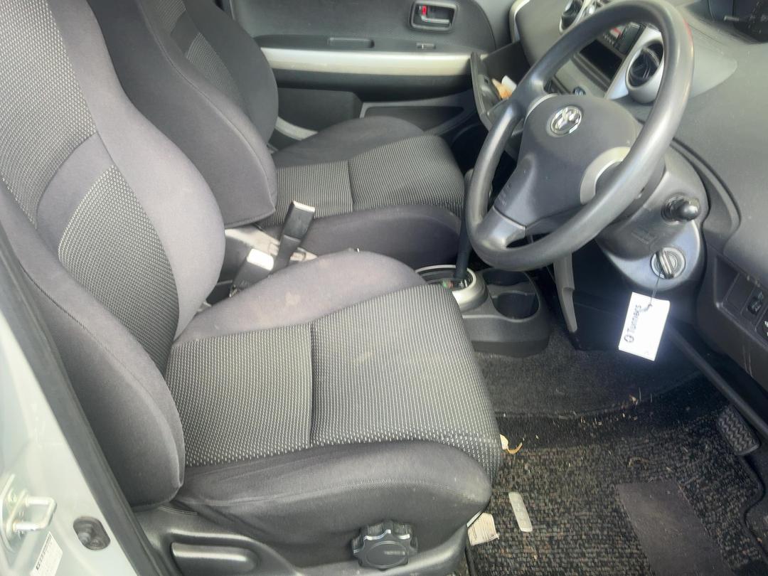 Photo '9' of Toyota IST Photo '9' of Toyota IST