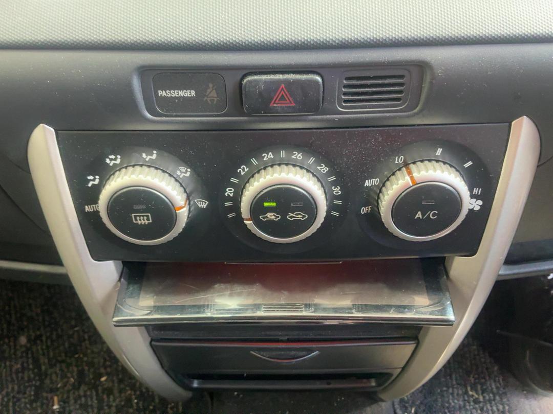 Photo '12' of Toyota IST Photo '12' of Toyota IST