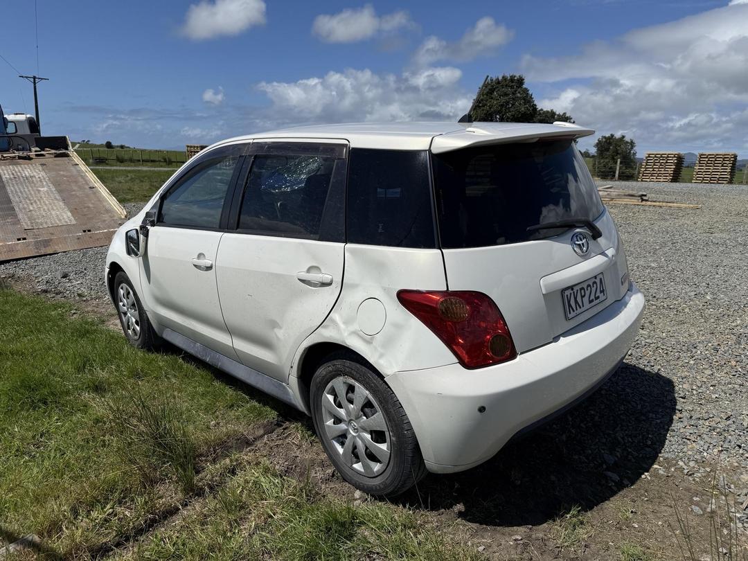 Photo '3' of Toyota IST Photo '3' of Toyota IST