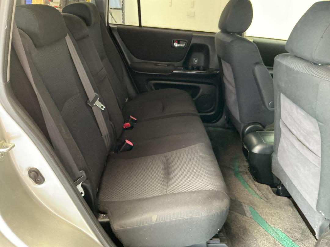 Photo '18' of Toyota Kluger