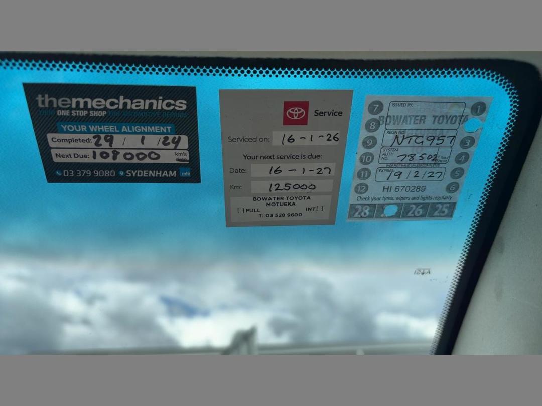 Photo '8' of Toyota Mark X X Photo '8' of Toyota Mark X X