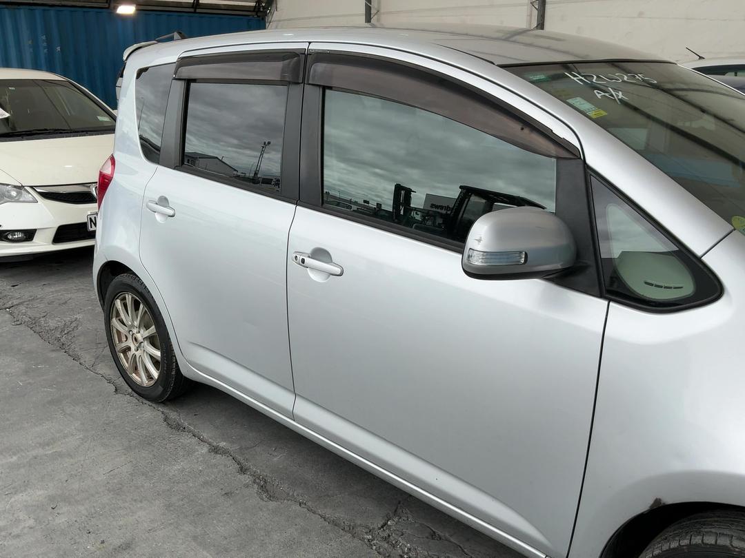 Photo '2' of Toyota Ractis