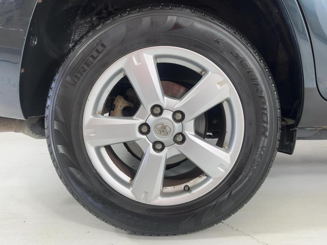 Photo '12' of Toyota Rav4
