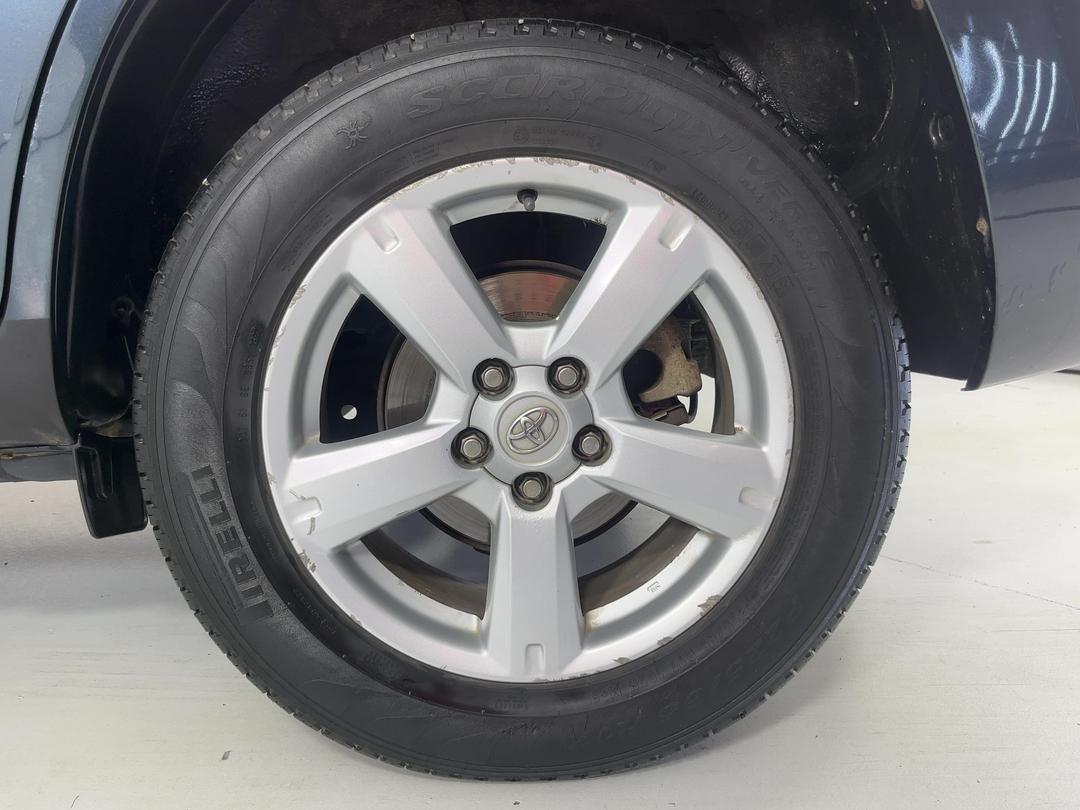 Photo '11' of Toyota Rav4