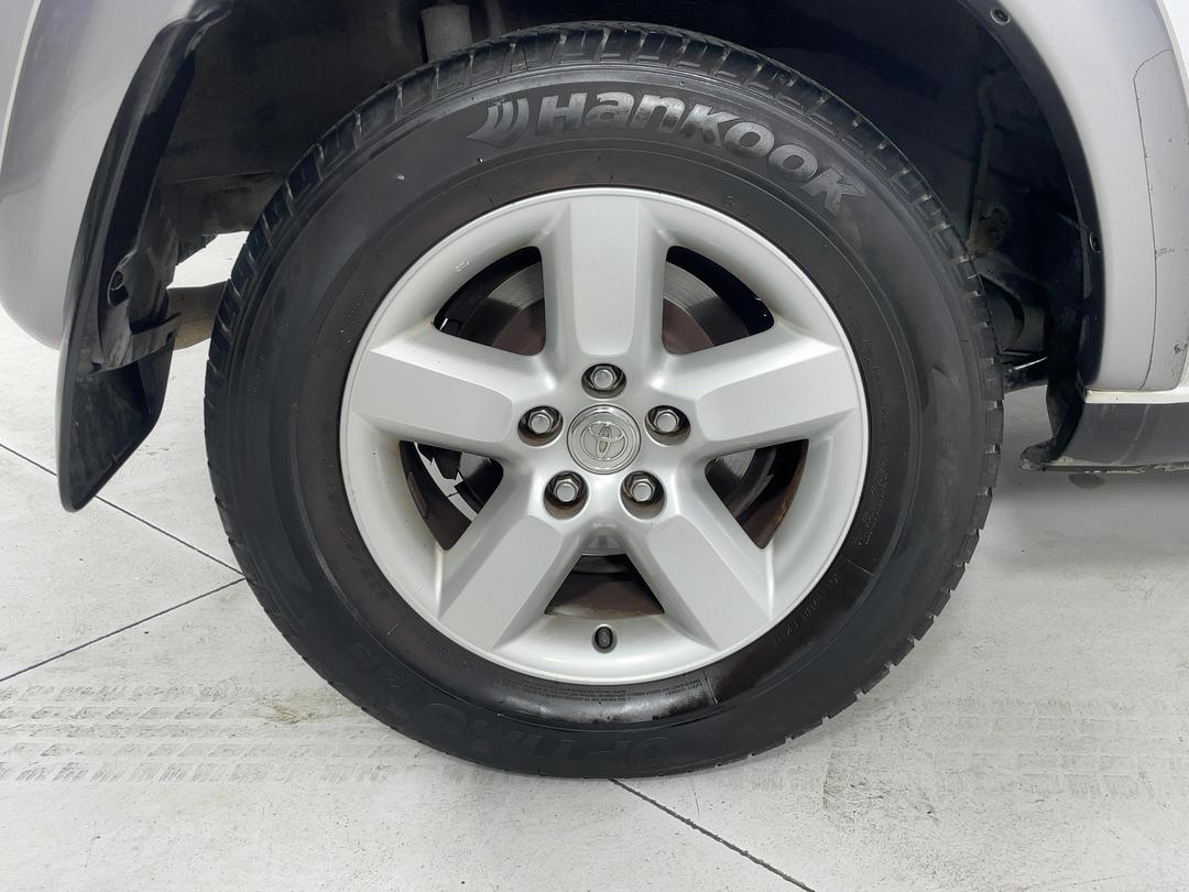 Photo '12' of Toyota Rav4