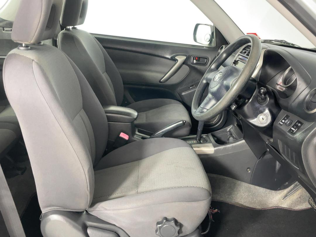 Photo '16' of Toyota Rav4