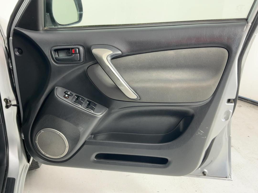 Photo '15' of Toyota Rav4