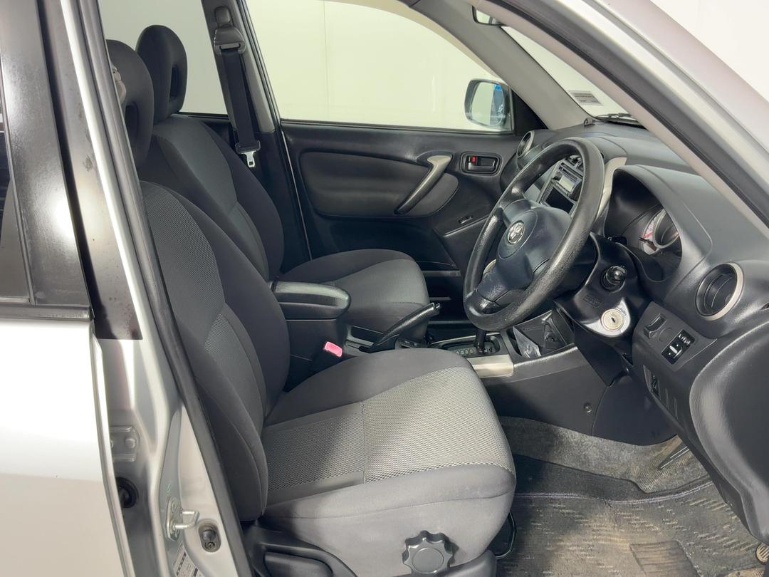 Photo '16' of Toyota Rav4