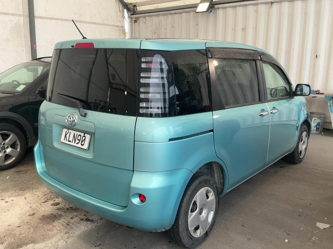 Photo '5' of Toyota Sienta Photo '5' of Toyota Sienta