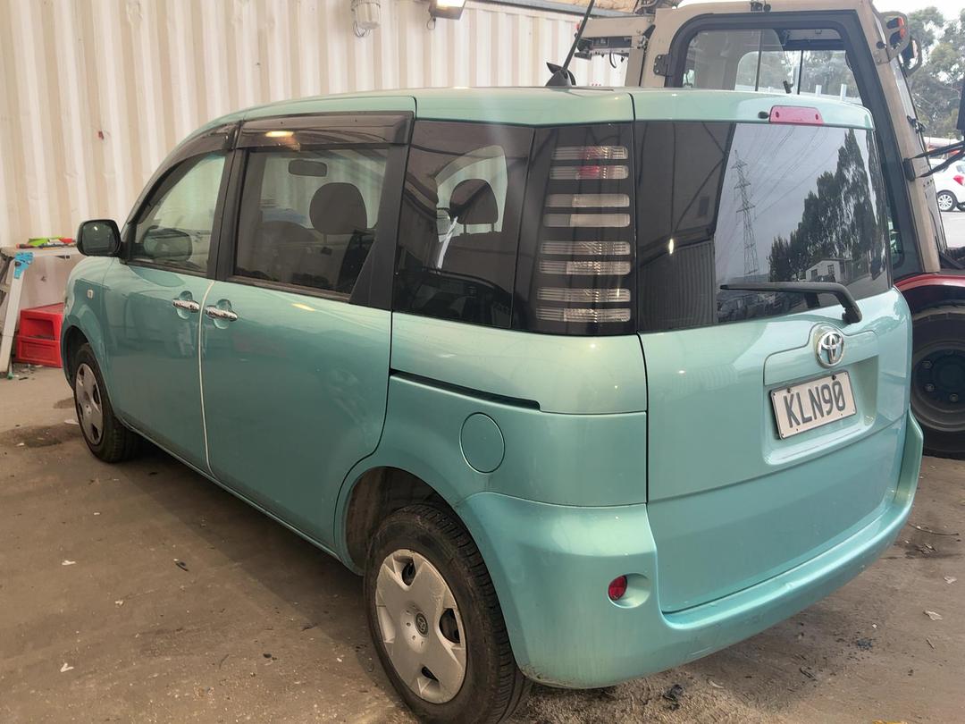 Photo '6' of Toyota Sienta Photo '6' of Toyota Sienta